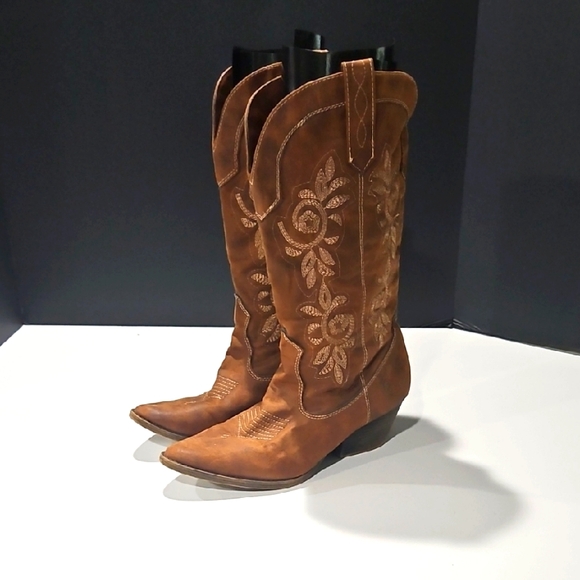 Rampage Shoes - Rampage Brown Embroidered Western Heeled Boots